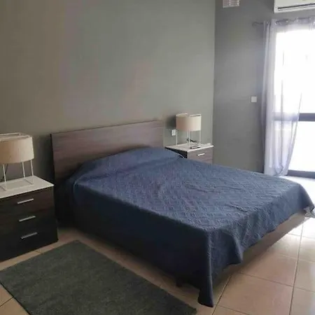 Sunny 2br In St Julians Апартаменты *