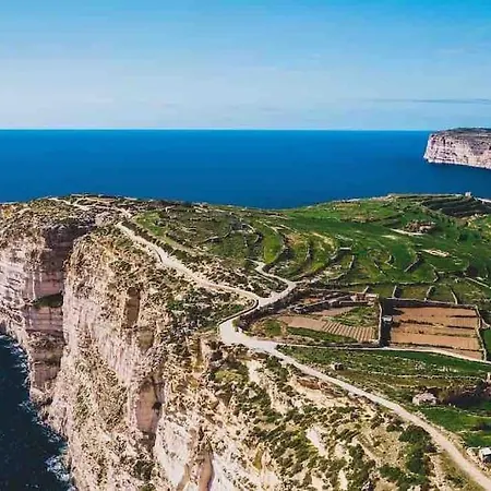 Sunny 2br In St Julians San Ġiljan
